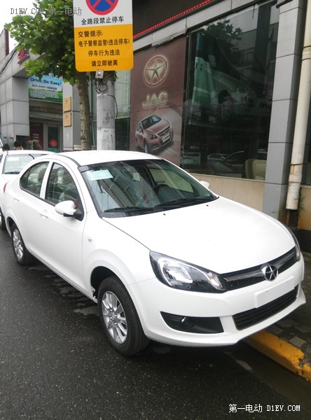 自建充電樁+內(nèi)飾大裝修，看上海江淮iev4電動(dòng)車主的團(tuán)購(gòu)養(yǎng)車經(jīng)