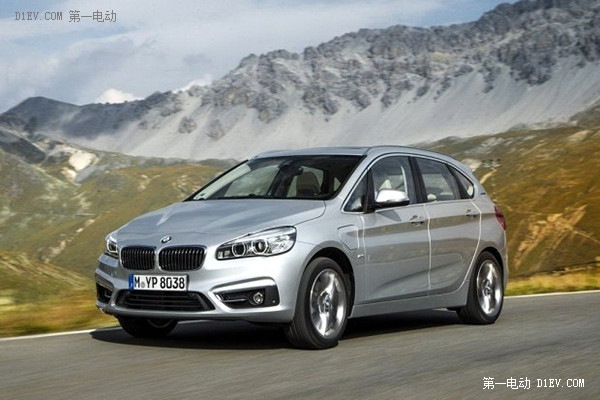 Опубликованы официальные фотографии подключаемого гибрида BMW 2 серии Sports Tourer