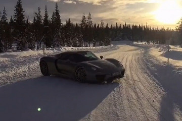 冰雪征服者 保時(shí)捷918spyder雪地漂移秀