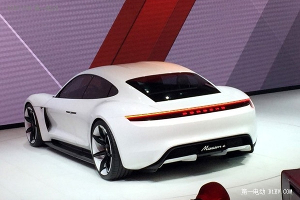 保時(shí)捷全新純電動(dòng)概念車——Mission E亮相法蘭克福車展