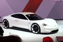 15分鐘快速充電 保時捷全新純電動概念車Mission E