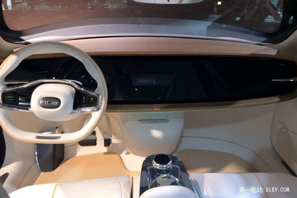 續(xù)航600公里 Thunder Power純電動(dòng)汽車亮相