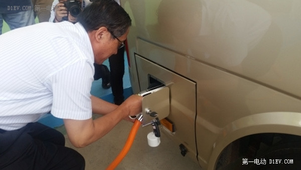 純電動(dòng)商務(wù)車充電