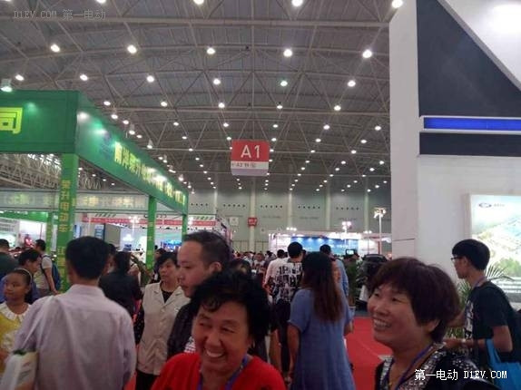 2015第二屆武漢國際新能源汽車電動車展覽會隆重開幕