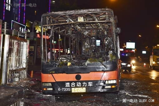 杭州混動公交起火