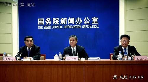 國新辦吹風(fēng)會(huì)：看發(fā)改委住建部能源局對(duì)充電基礎(chǔ)設(shè)施說了什么？