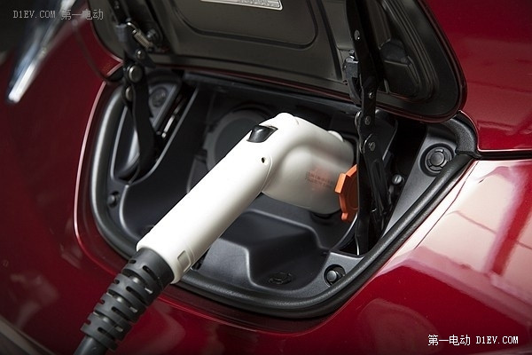2016新款聆風電動車歐洲同步登場 續(xù)航提升到250公里