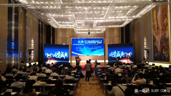 中航鋰電榮獲2015“裝備中國創新先鋒榜”技術創新獎