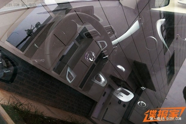基于風(fēng)朗Z.E. 東風(fēng)雷諾新電動(dòng)車實(shí)車圖