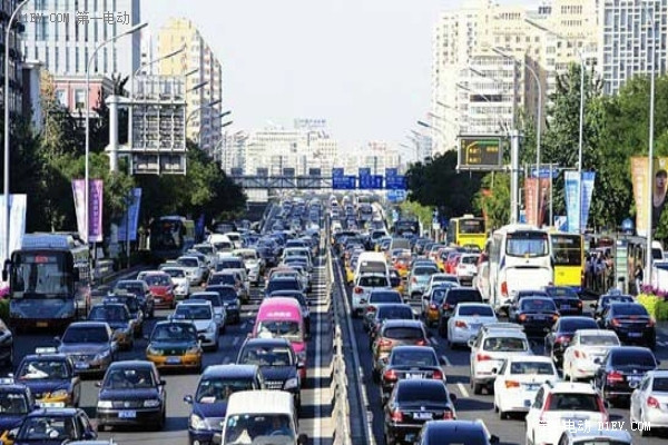 積分管理成抓手 不達標(biāo)企業(yè)罰款可達百億 乘用車燃料消耗管理辦法擬定