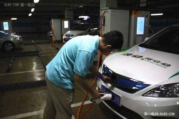 這次真的沒白等！電動車發(fā)燒友體驗長安逸動EV