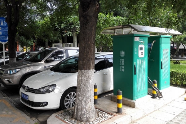 燃油車(chē)占了充電位