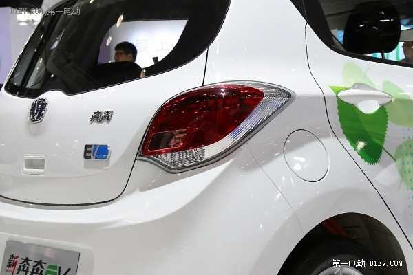最炫酷小型電動汽車 長安奔奔EV圖解
