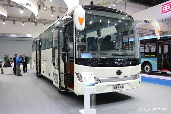 宇通三款新能源客車亮相成果展 預計今年銷量達1.36萬輛