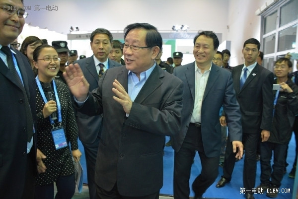 北汽特來電亮相2015節(jié)能與新能源汽車成果展