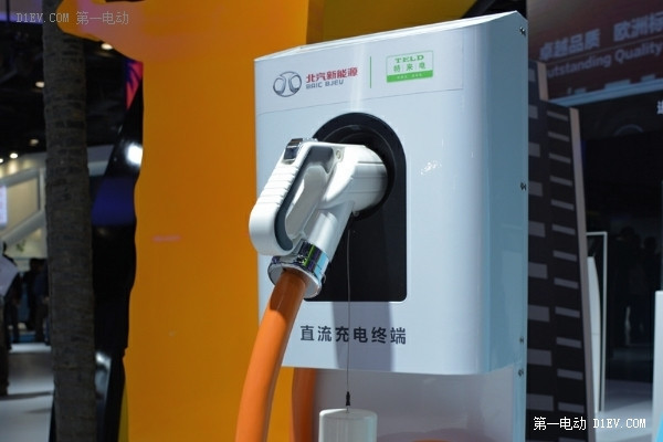 北汽特來電亮相2015節(jié)能與新能源汽車成果展