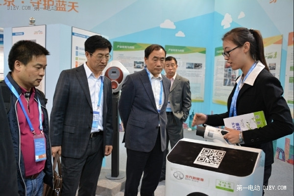北汽特來電亮相2015節(jié)能與新能源汽車成果展