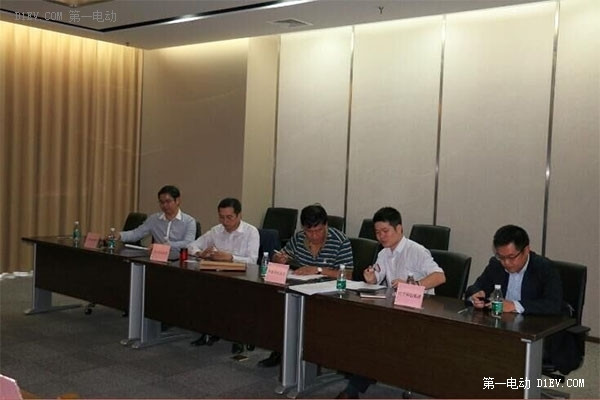 南京中港电力与江苏省高头、江宁科创头签署首轮投资协议