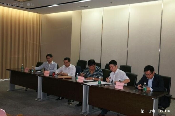 南京中港電力與江蘇省高頭、江寧科創(chuàng)頭簽署首輪投資協(xié)議