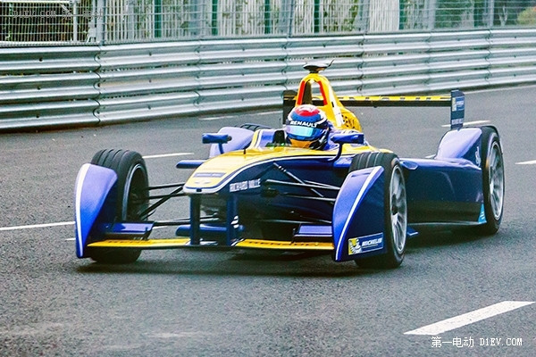 2015 Formula E電動方程式揭幕戰(zhàn) 雷諾首戰(zhàn)告捷