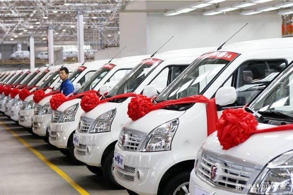 EV晨報(bào)| 南京LG化學(xué)投產(chǎn)；宏碁電動(dòng)車曝光；樂視與阿斯頓馬丁全面合作…