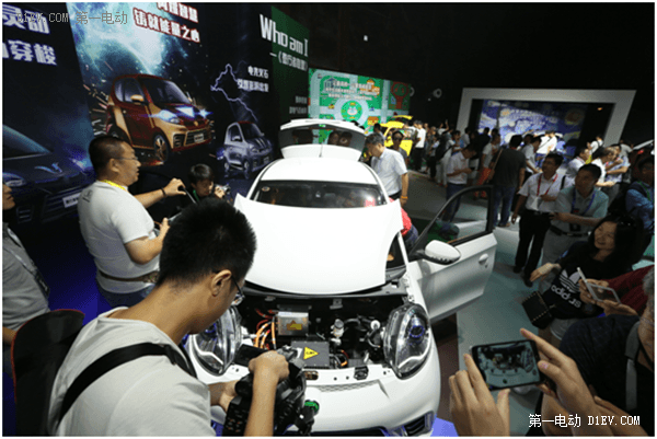 向左或向右 中國新能源汽車“十字路口”的展望