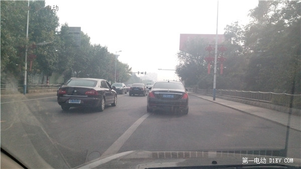 看江淮車主去密云不老屯鎮(zhèn)農(nóng)家樂，電動(dòng)汽車開得挺歡實(shí)