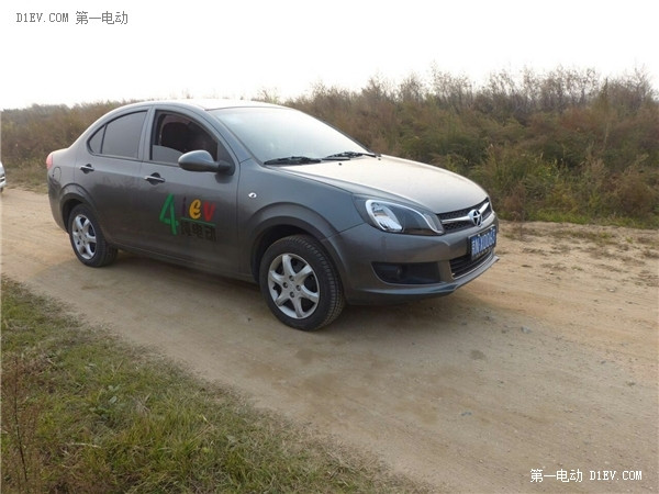 看江淮車主去密云不老屯鎮(zhèn)農(nóng)家樂，電動(dòng)汽車開得挺歡實(shí)
