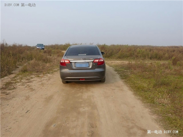看江淮車主去密云不老屯鎮(zhèn)農(nóng)家樂，電動(dòng)汽車開得挺歡實(shí)
