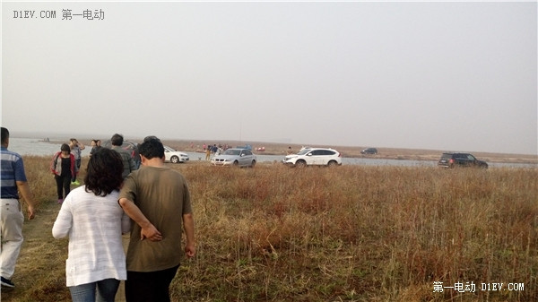 看江淮車主去密云不老屯鎮(zhèn)農(nóng)家樂，電動(dòng)汽車開得挺歡實(shí)