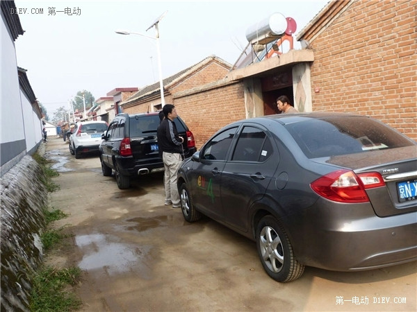 看江淮車主去密云不老屯鎮(zhèn)農(nóng)家樂，電動(dòng)汽車開得挺歡實(shí)