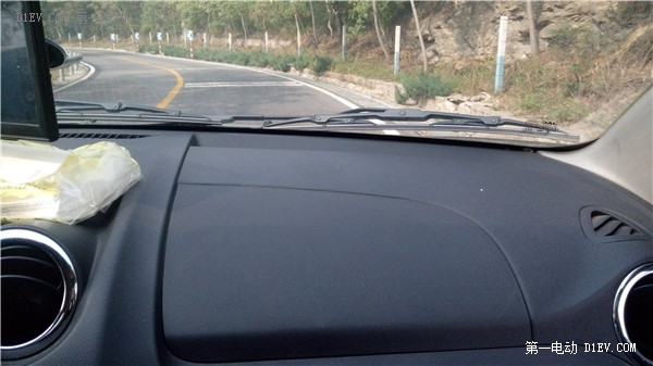 看江淮車主去密云不老屯鎮(zhèn)農(nóng)家樂，電動(dòng)汽車開得挺歡實(shí)
