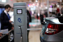 10月新能源汽车产量大超预期：新能源汽车全年销量目标至33万