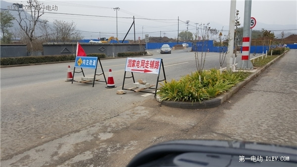初雪的日子，開(kāi)比亞迪e6電動(dòng)車檢測(cè)一下低溫續(xù)航