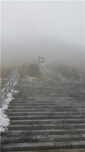 初雪的日子，開(kāi)比亞迪e6電動(dòng)車檢測(cè)一下低溫續(xù)航