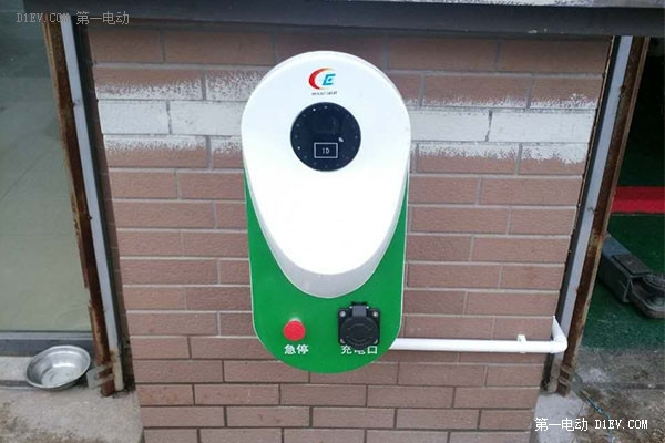 如今已經(jīng)建成的一個(gè)充電樁