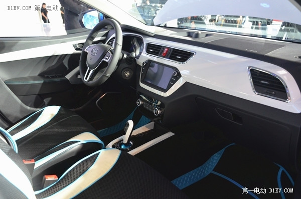 江淮iEV6S电动SUV正式亮相 携手普天新能源推进充电桩建设