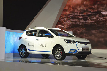 江淮iEV6S电动SUV正式亮相 携手普天新能源推进充电桩建设