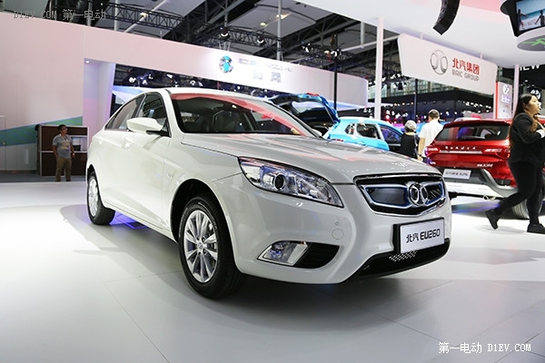 2015广州车展 | 北汽新能源EU260首发 售25.49万