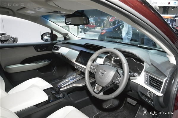 洛杉磯車展電動(dòng)汽車爆棚，重新定義加州汽車未來