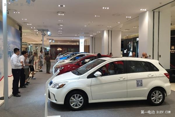 北京燃油車搖號指標或被砍1/3 為新能源讓路