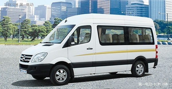 【2015綠色汽車評選】純電動客車-南京金龍 D11