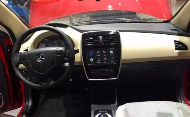 雷丁三廂電動(dòng)汽車V60內(nèi)飾