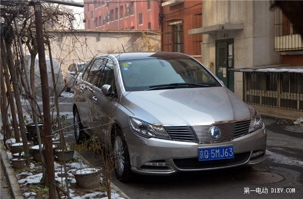 在數(shù)九寒天的北京，騰勢電動車的續(xù)航里程也許更厚道