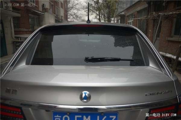 在數(shù)九寒天的北京，騰勢電動車的續(xù)航里程也許更厚道