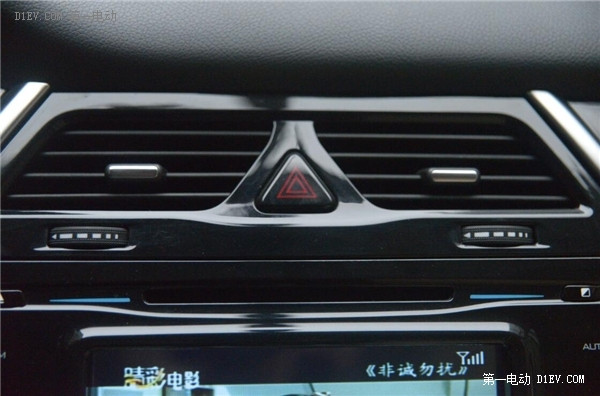 在數(shù)九寒天的北京，騰勢電動車的續(xù)航里程也許更厚道