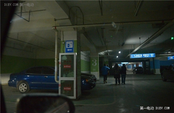 在數(shù)九寒天的北京，騰勢電動車的續(xù)航里程也許更厚道