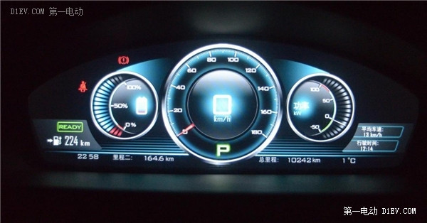 在數(shù)九寒天的北京，騰勢電動車的續(xù)航里程也許更厚道