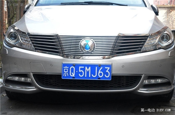 在數(shù)九寒天的北京，騰勢電動車的續(xù)航里程也許更厚道
