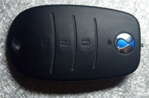 在數(shù)九寒天的北京，騰勢電動車的續(xù)航里程也許更厚道